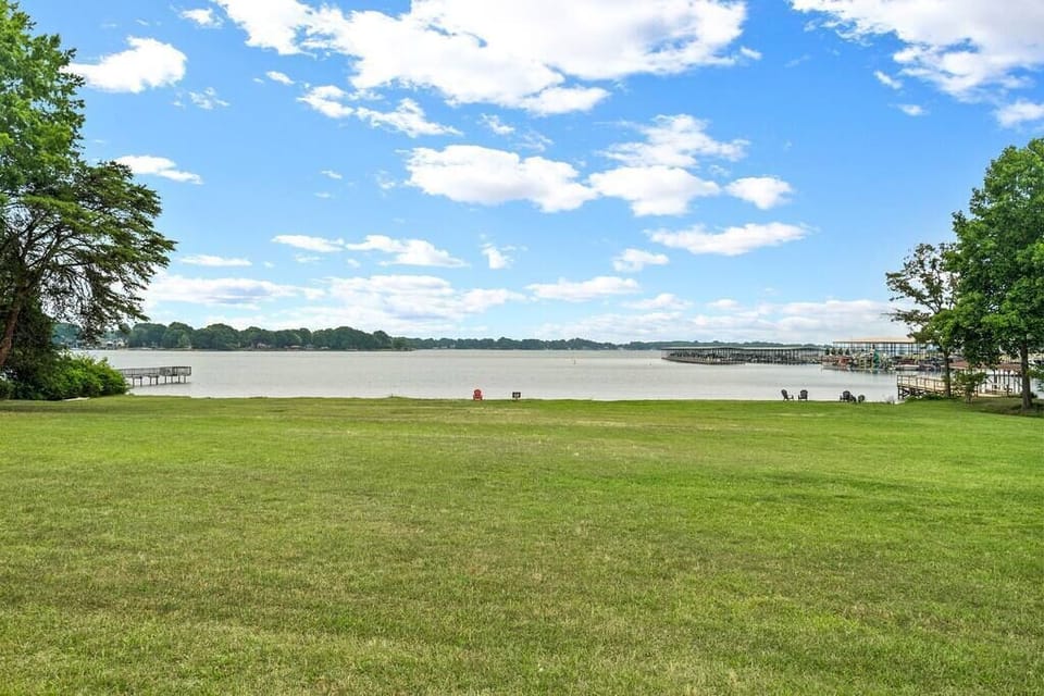 Picnic + walk in lake access 1 block in front of home