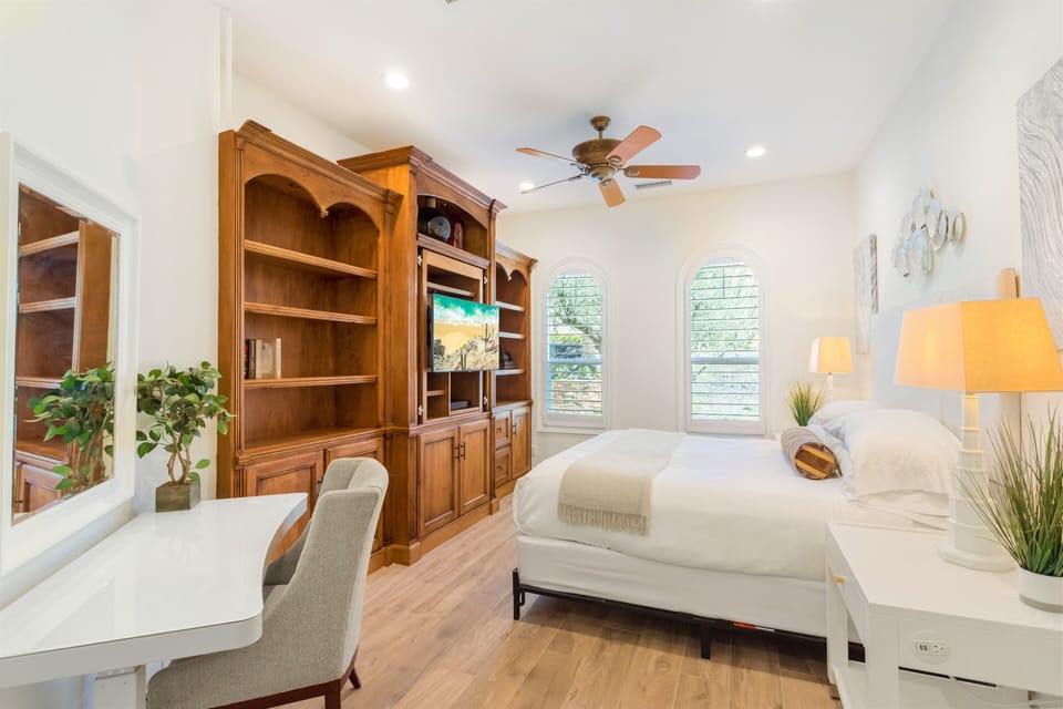 Deluxe Room, 1 King Bed | Premium bedding, pillowtop beds, minibar, individually decorated