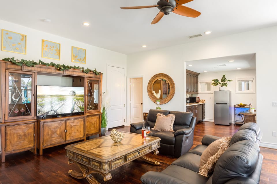 Grand Studio Suite, 1 King Bed, Vineyard View | Living area | 55-inch TV with digital channels, Netflix, Hulu