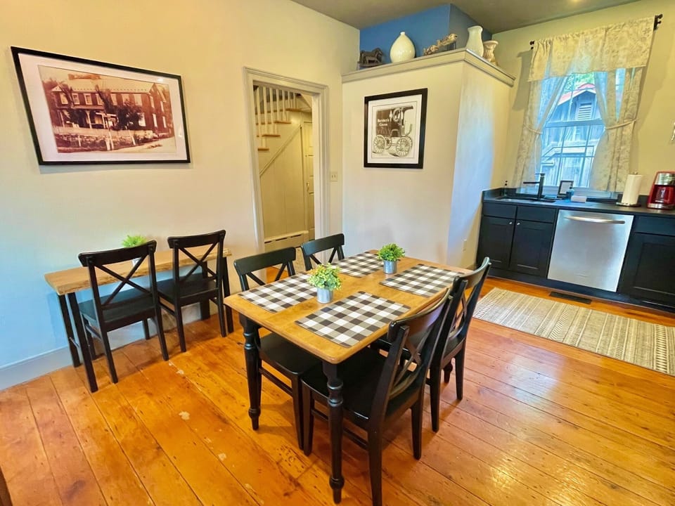 Dining Area Travelers Post Hershey 2024