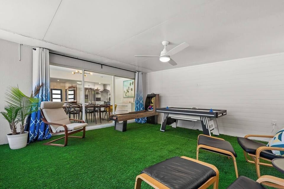 Play, hang out room