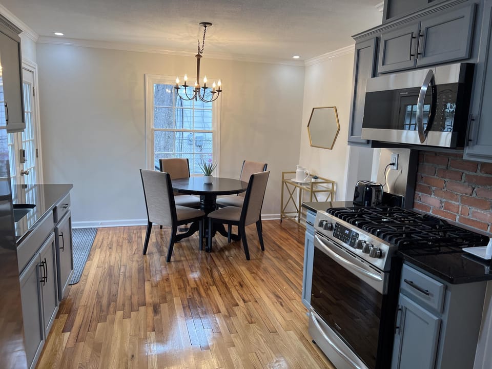 415 Cottage Junius Full Eat in Kitchen