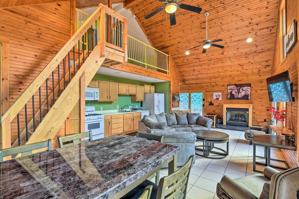 Dining Area | Dishware & Flatware | Central Heating & A/C