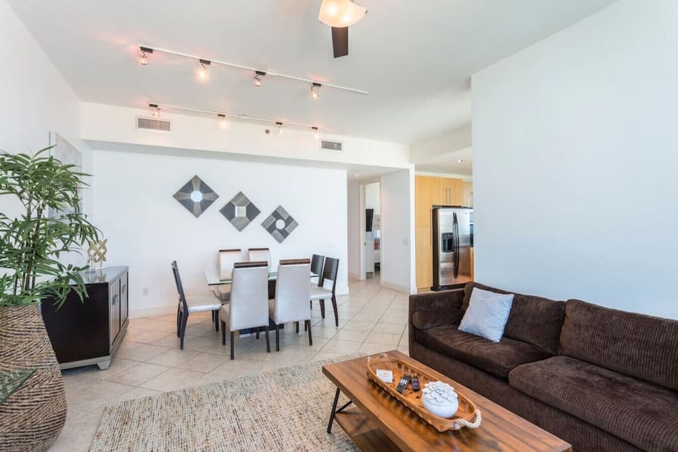 Living/Dining Area