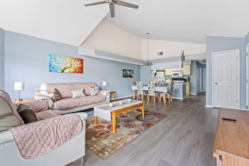 Living room/dining area 