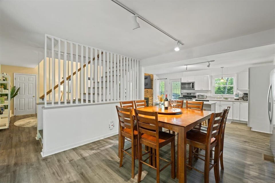 Dining set for 8
