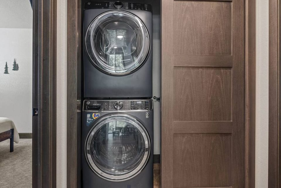 Enjoy the convenience of an in-unit laundry area, equipped with a washer and dryer. Perfect for keeping your clothes fresh during your stay!