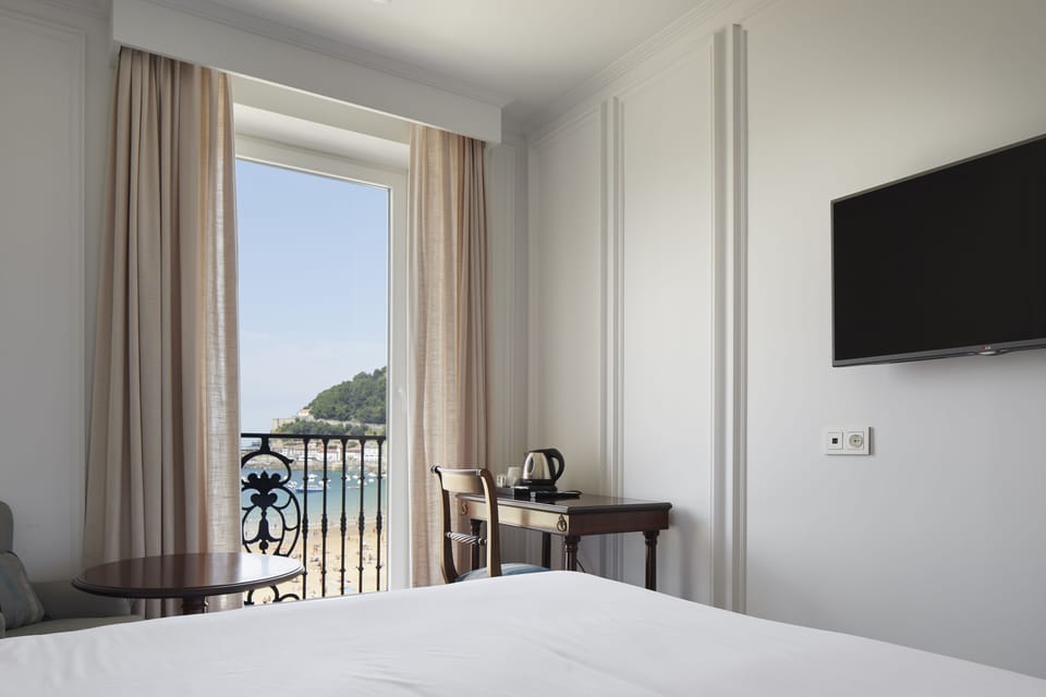 Double Room, Balcony, Sea View (Petit) | Premium bedding, Select Comfort beds, minibar, in-room safe