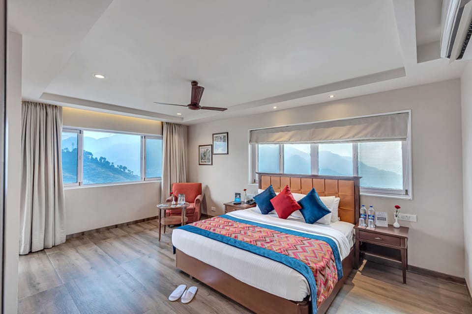 Basic Suite | Premium bedding, in-room safe, desk, laptop workspace