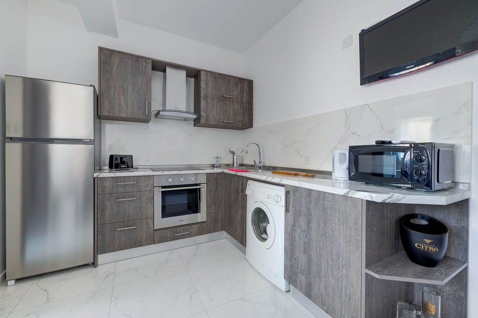 Apartment (1 Bedroom) | Private kitchen | Microwave, oven, espresso maker, toaster