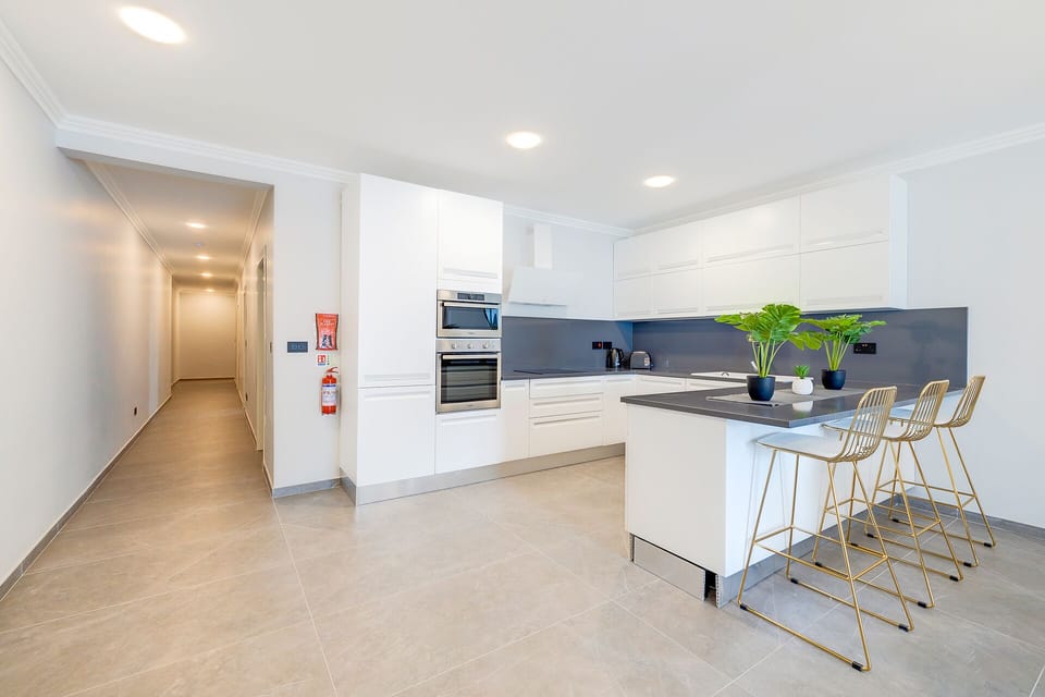 Apartment (3 Bedrooms) | Private kitchen | Microwave, oven, stovetop, espresso maker