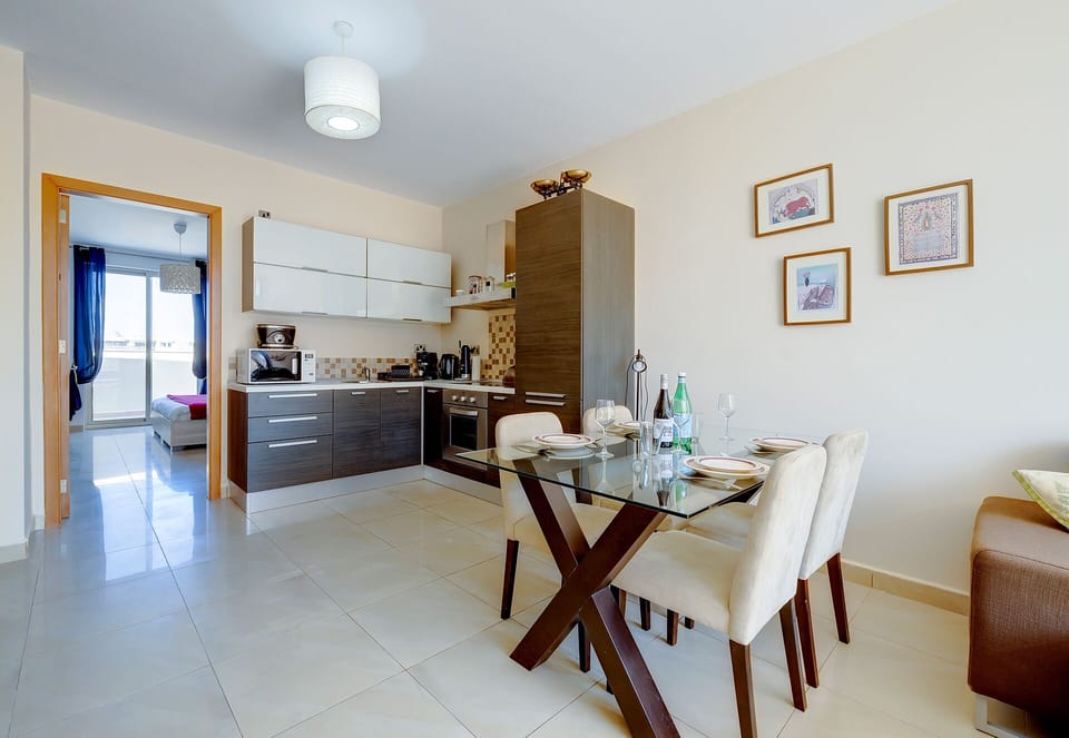 Apartment (1 Bedroom) | Dining