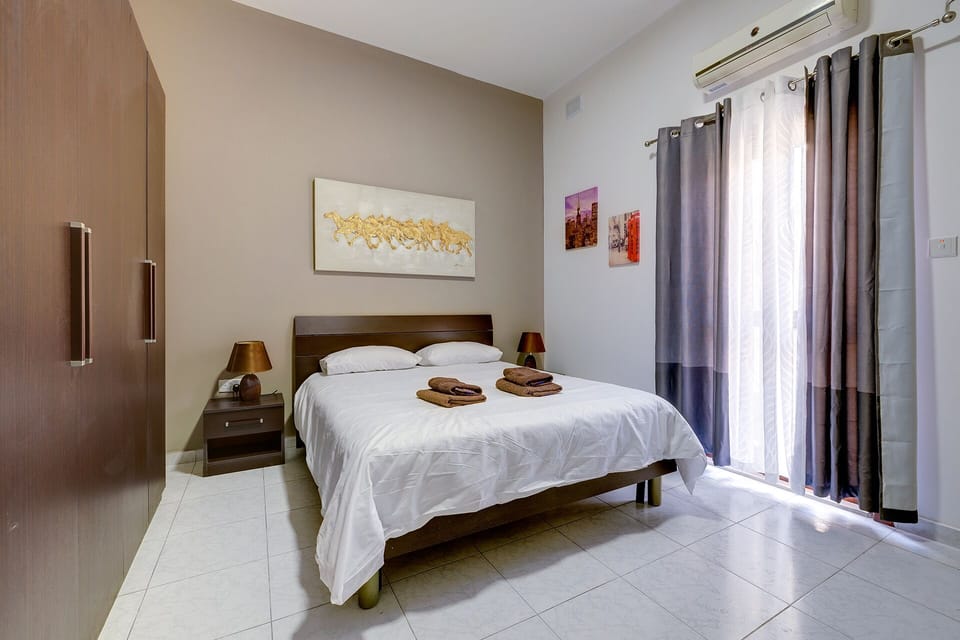 Cosy Apartment Steps From the Promenade Apartment in Malta