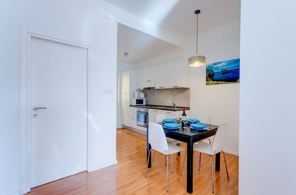 Apartment (2 Bedrooms) | Dining