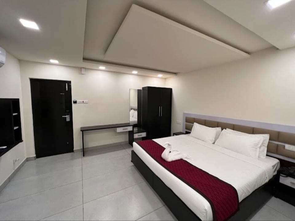Standard Room, 1 Queen Bed | Free WiFi