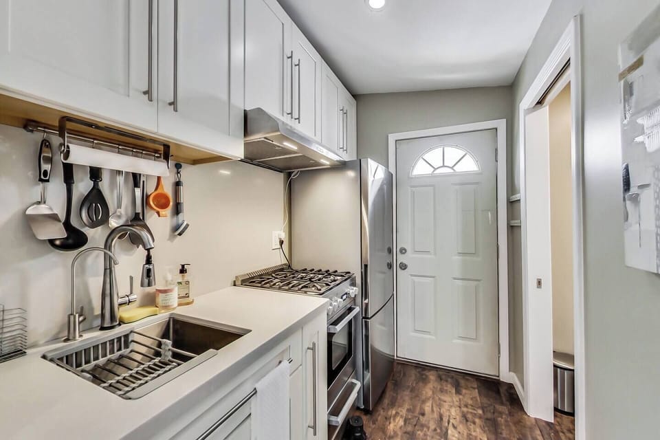 full, but small, kitchen.  Ideal for small meals or a quick breakfast.