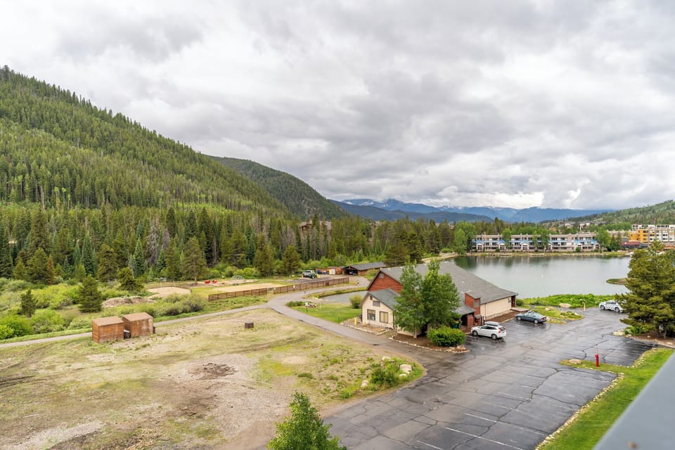 Condo (2 Bedrooms) | Property amenity