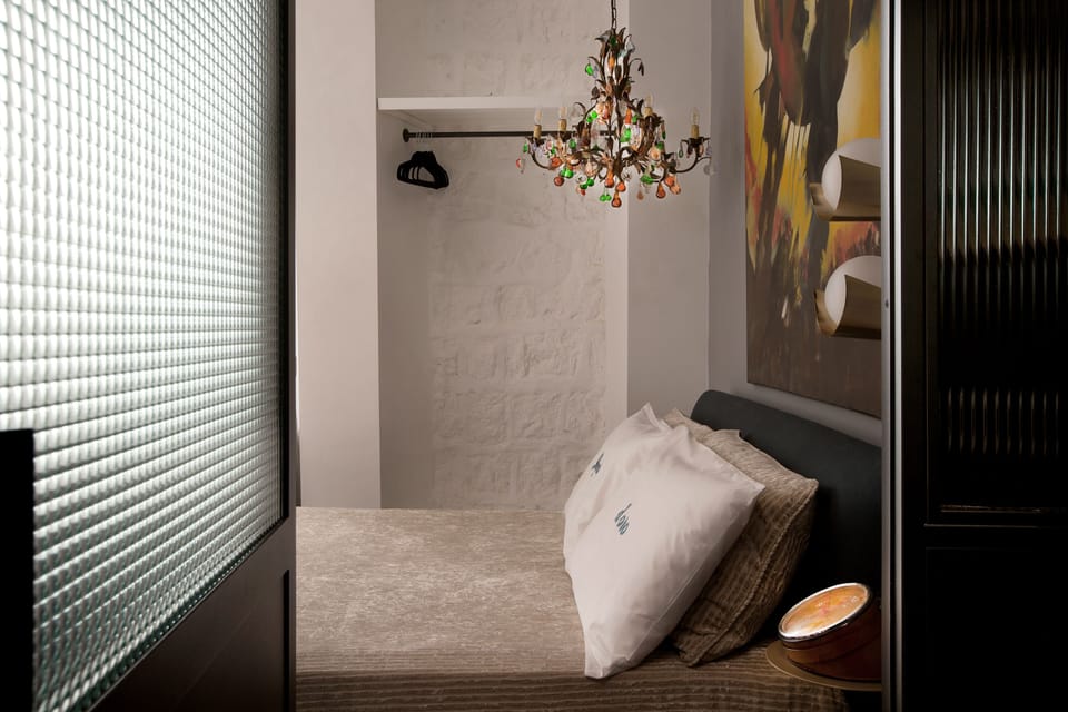 Design House | 1 bedroom, in-room safe, blackout drapes, soundproofing