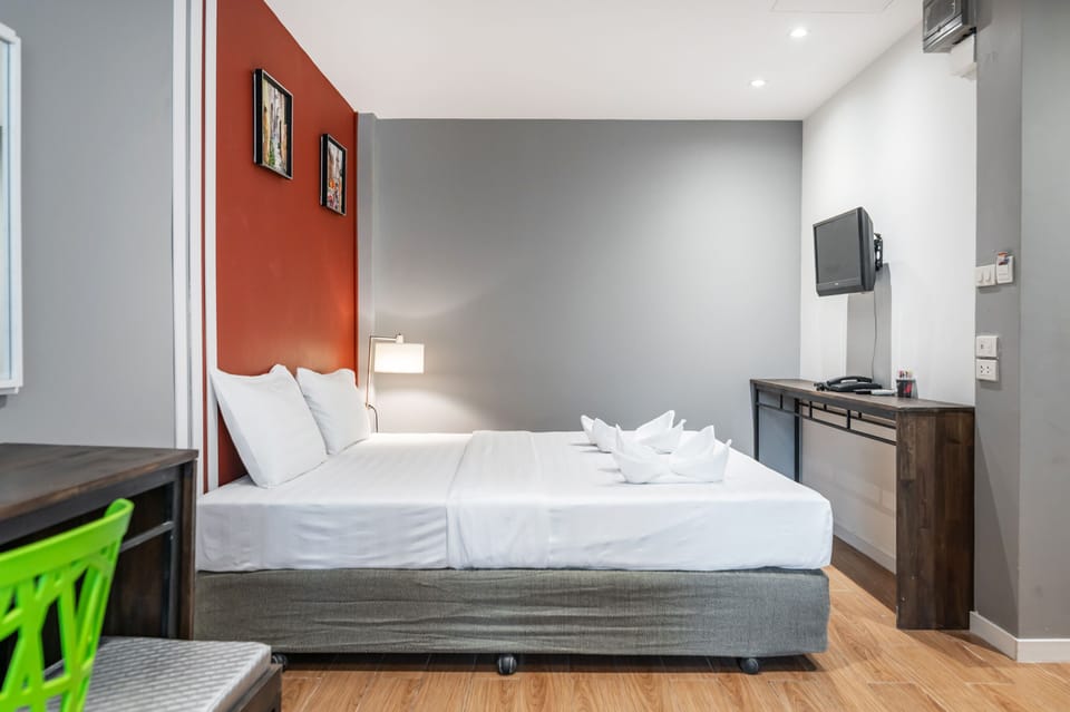 Superior Double Room, 1 Double Bed | In-room safe, desk, free WiFi