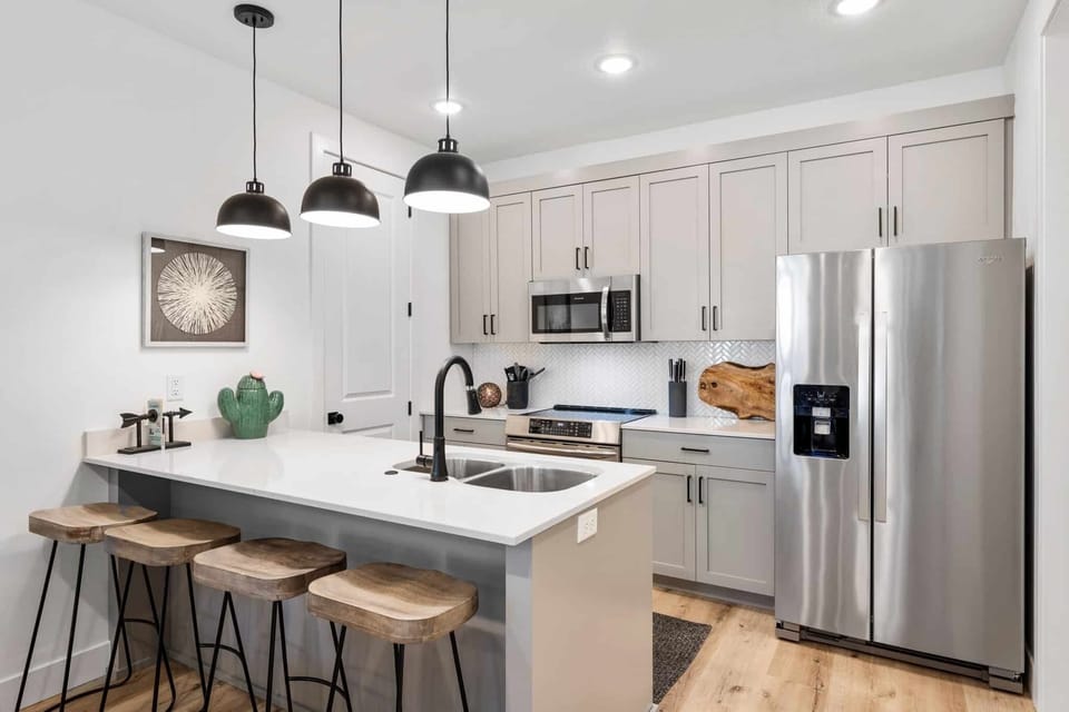 Condo, 3 Bedrooms | Private kitchen | Coffee/tea maker, fridge, oven, electric kettle
