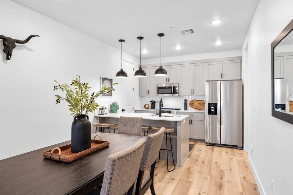Condo, 3 Bedrooms | Private kitchen | Coffee/tea maker, fridge, oven, electric kettle