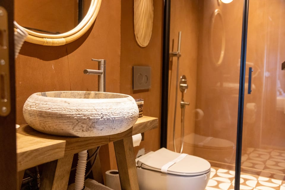Comfort Room | Bathroom | Shower, designer toiletries, hair dryer, bidet