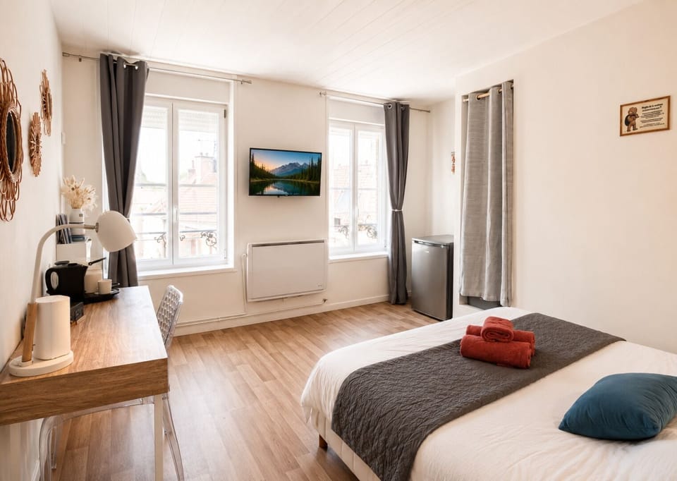 Superior Double Room | Laptop workspace, iron/ironing board, free WiFi, bed sheets