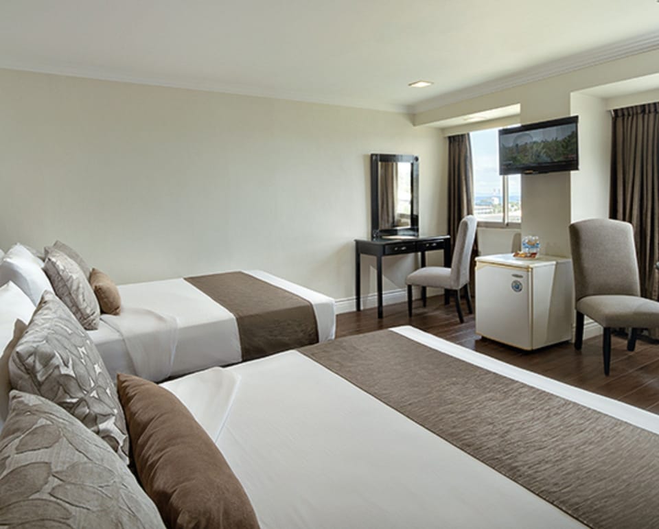 Family Room | In-room safe, desk, free cribs/infant beds, free WiFi