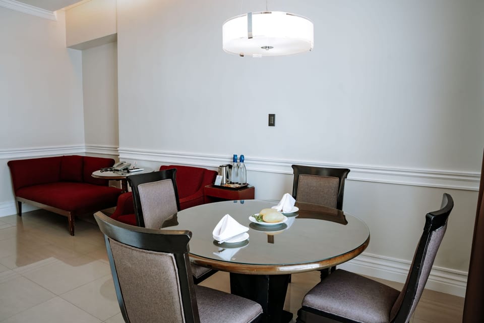 Penthouse Suite | In-room dining