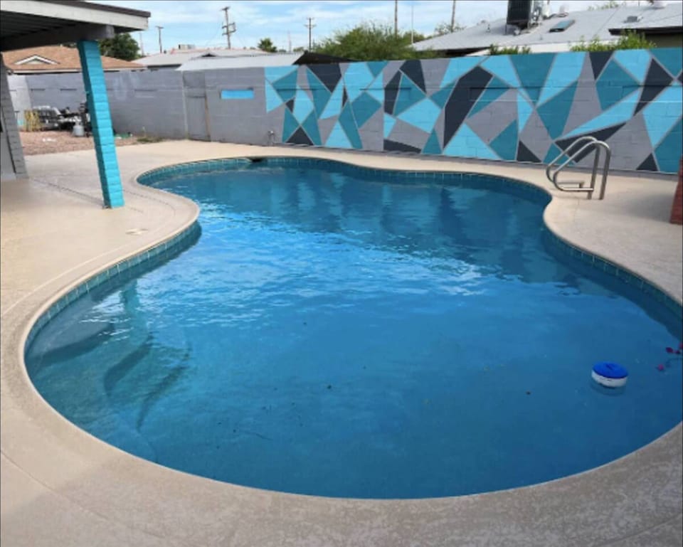 Sparkling pool (unheated)