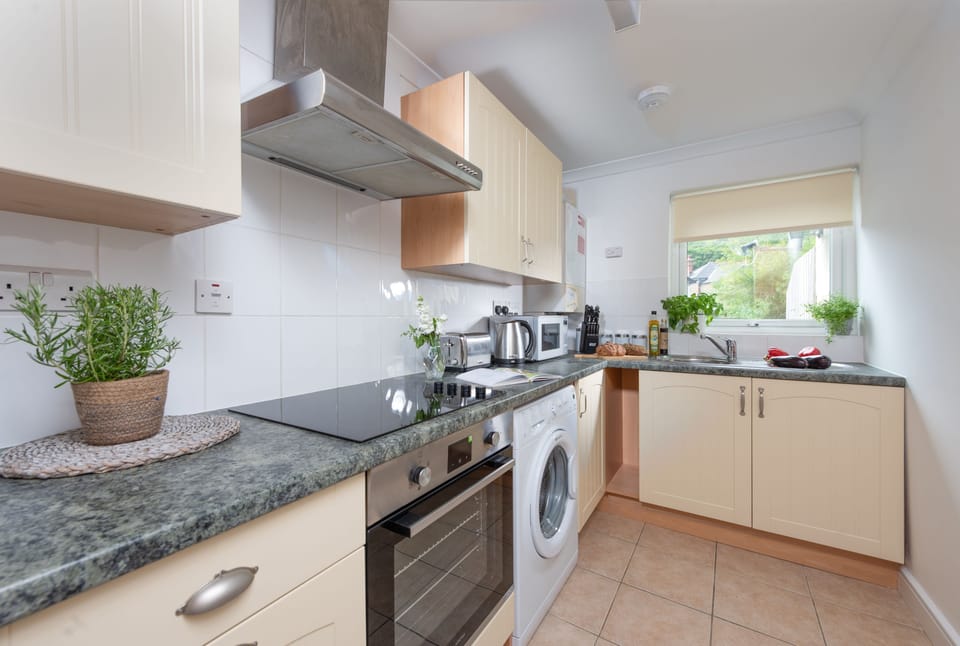 Rosebud, Portreath. Well-equipped galley kitchen with a handy washing machine