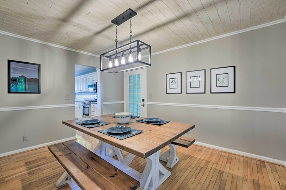 Dining Room | Dishware/Flatware Provided