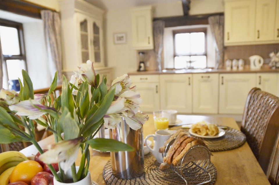 Cottage | Dining
