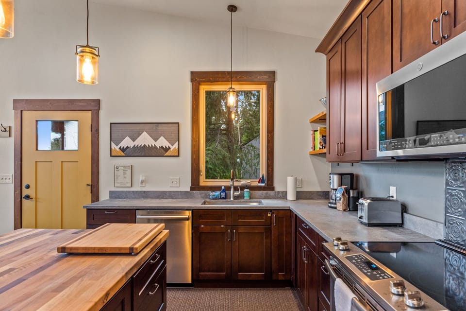 Spacious kitchen great for cooking for the whole family