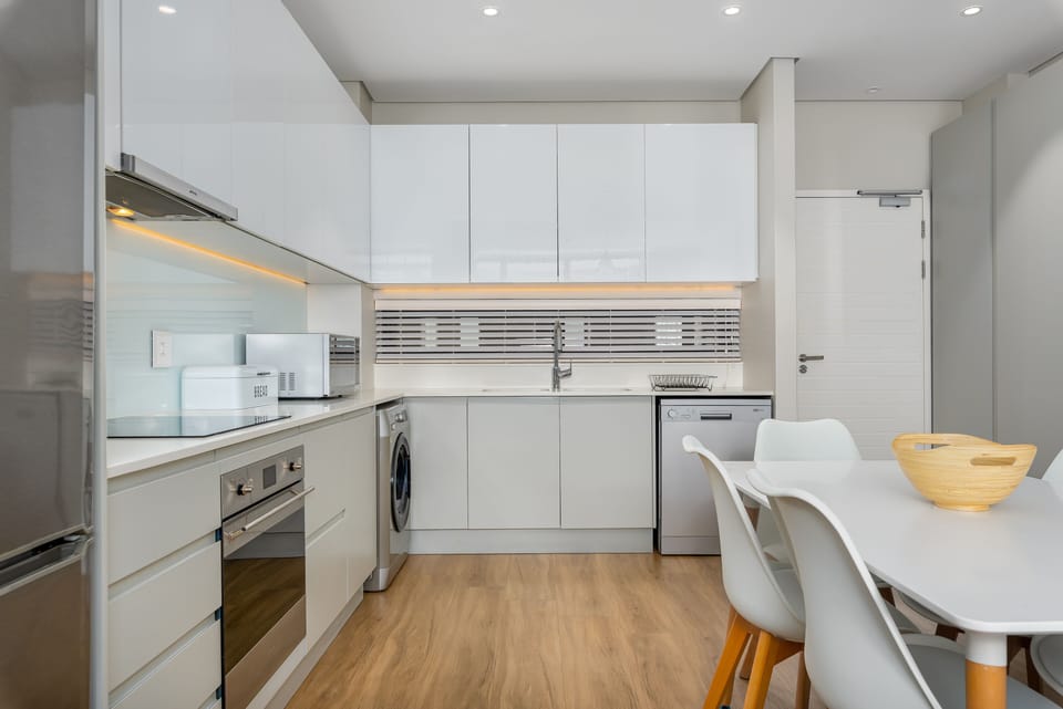 Signature Apartment | Private kitchen | Fridge, microwave, oven, stovetop