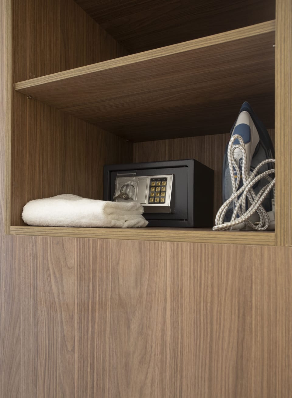 Premium bedding, in-room safe, individually decorated