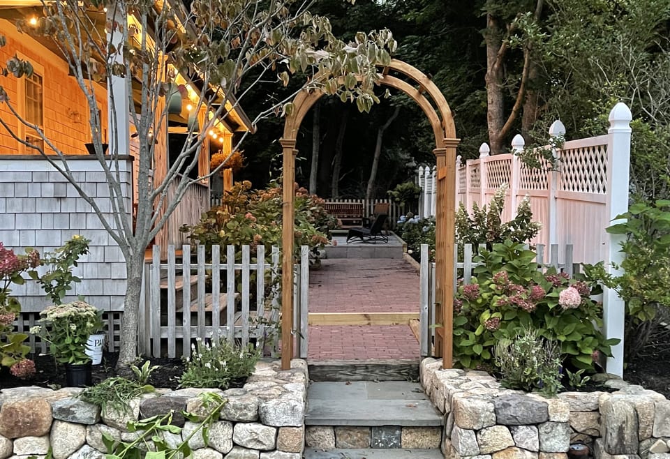 Garden and porch entrance 