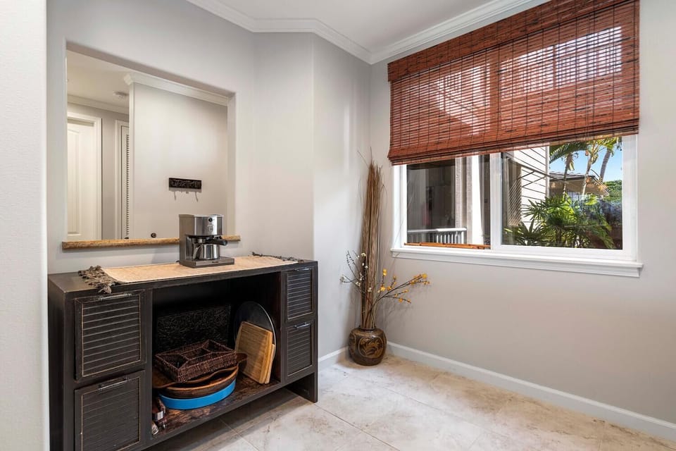 Kitchen buffet & entry to the condo