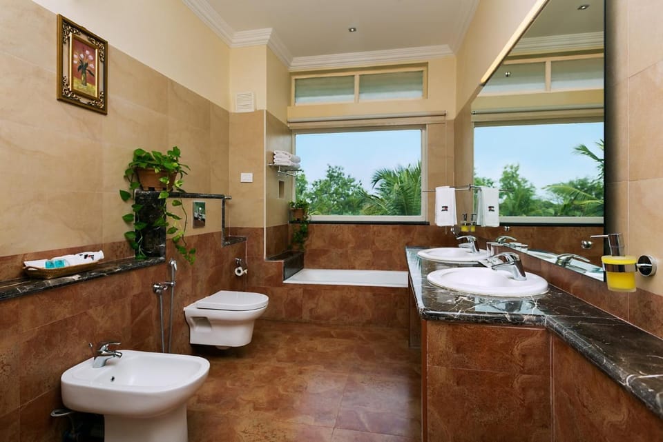 Rainfall showerhead, free toiletries, hair dryer, bathrobes