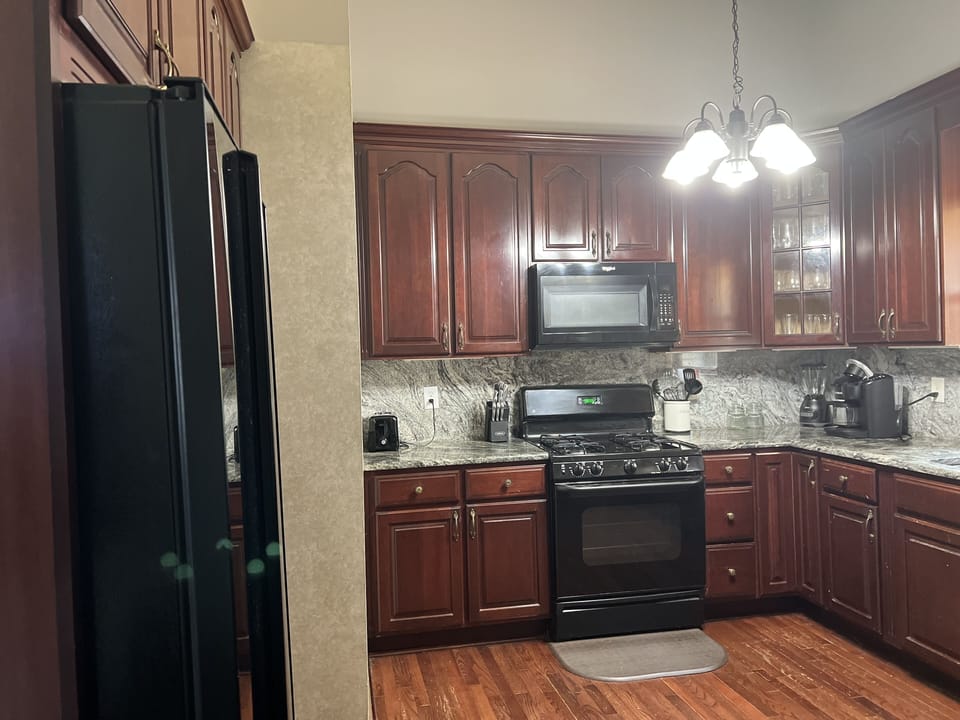 Fully equipped kitchen with air fryer 