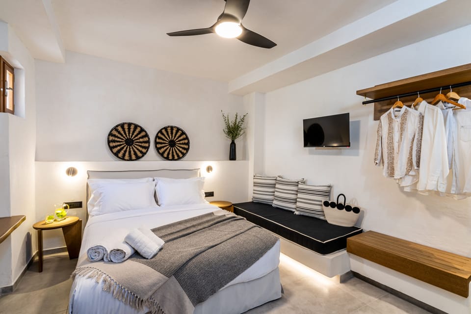 Triple Room | Individually decorated, soundproofing, iron/ironing board