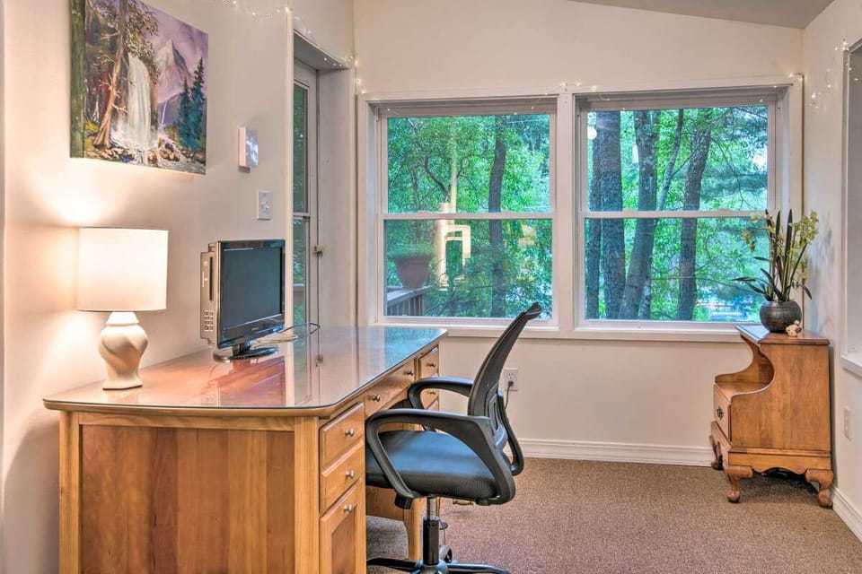 Office space/workstation