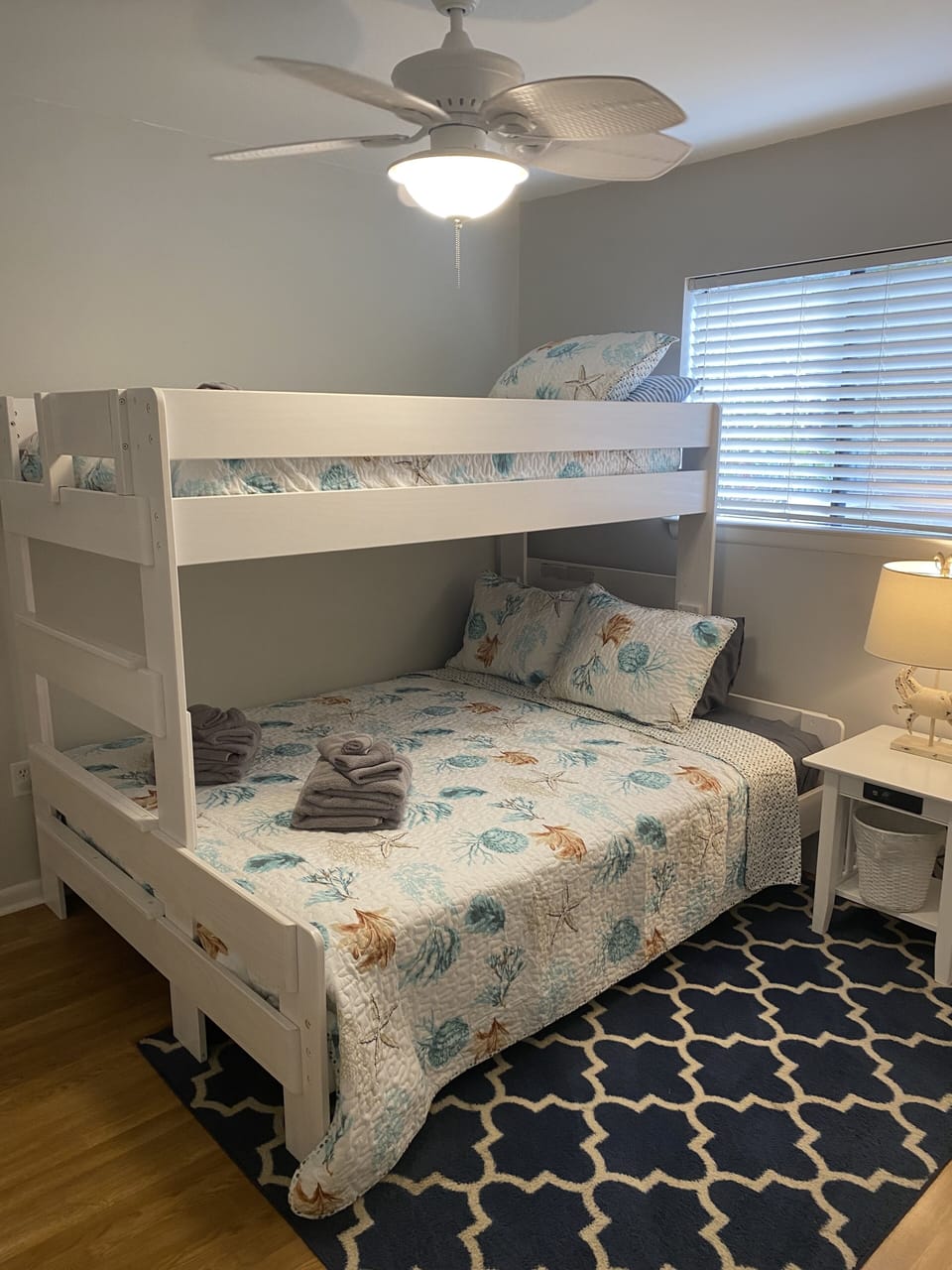 2nd bedroom queen sized bed with twin bunk 