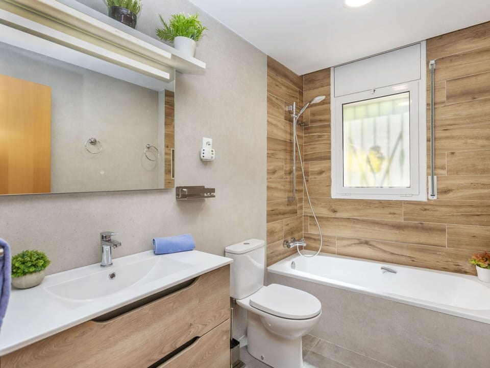 Bathroom, Plumbing Fixture, Flooring, Floor, Bathroom Cabinet, Interior Design, Sink, Toilet, Bathtub, Tap