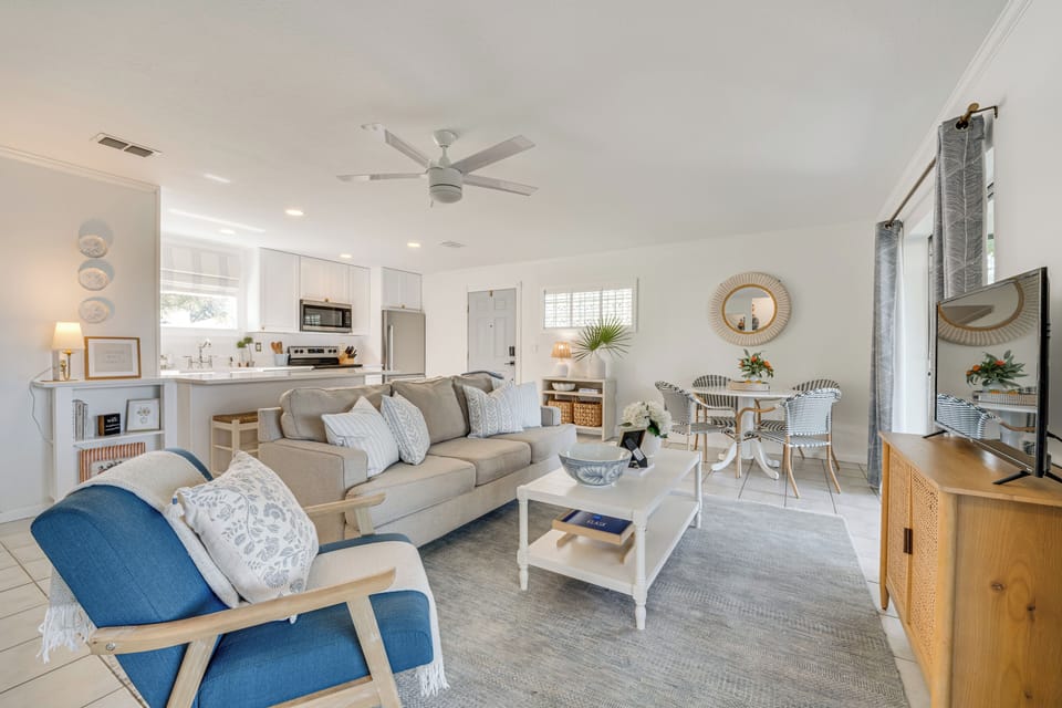 Living Room | Free WiFi | Smart TV