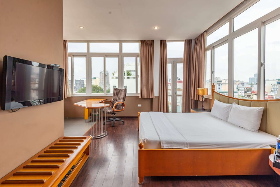 Executive Double Room, 1 King Bed | Hypo-allergenic bedding available, down comforters, Select Comfort beds