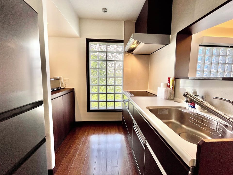 Executive Suite, Non Smoking | WiFi (free), bed sheets