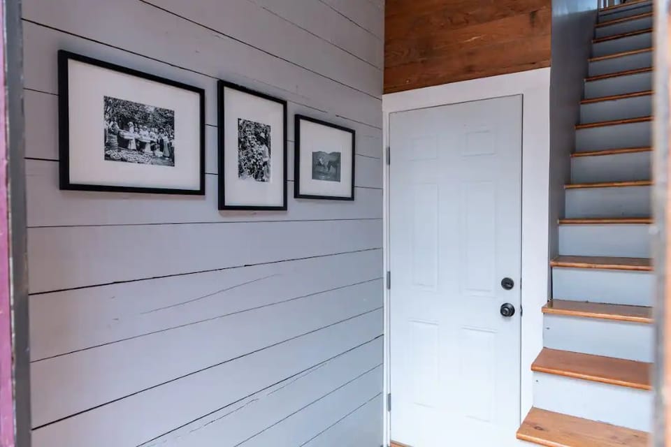 Entry steps up to the unit inside the front door.