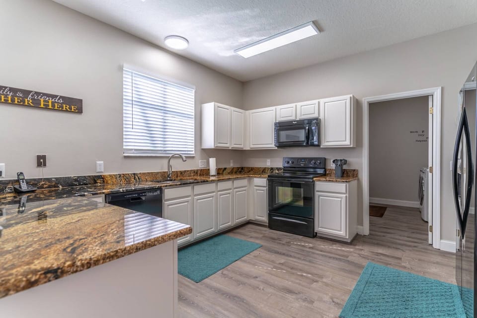 Spacious Kitchen For Any Mealtime - Fully Stocked For Your Convenience