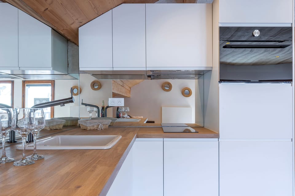Comfort Apartment, Ensuite, Mountain View (Le Passon) | Private kitchenette | Fridge, microwave, stovetop, dishwasher